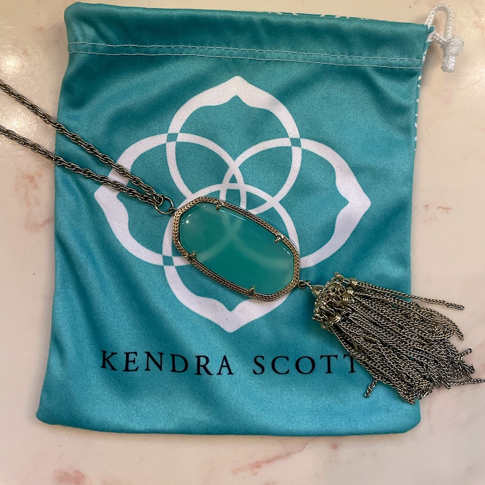 Kendra Scott Pendant necklace